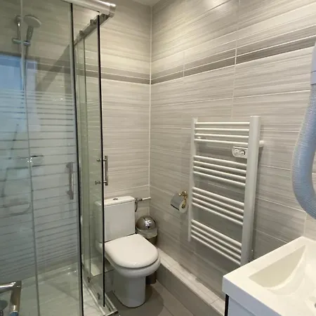 Lutetia Hotel 2*