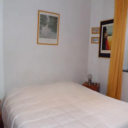 Lutetia Hotel 2*