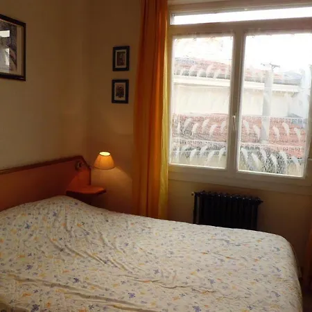 Lutetia Hotel 2*
