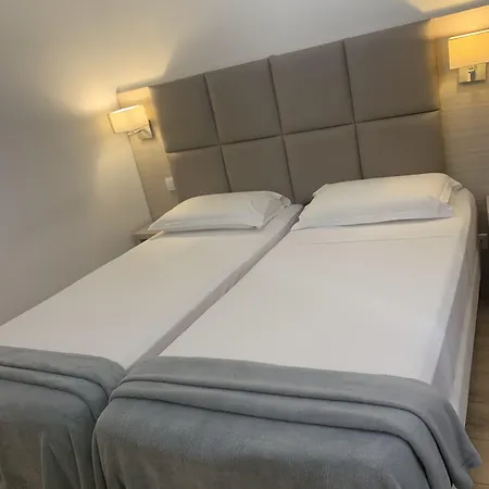 Lutetia Hotel 2*
